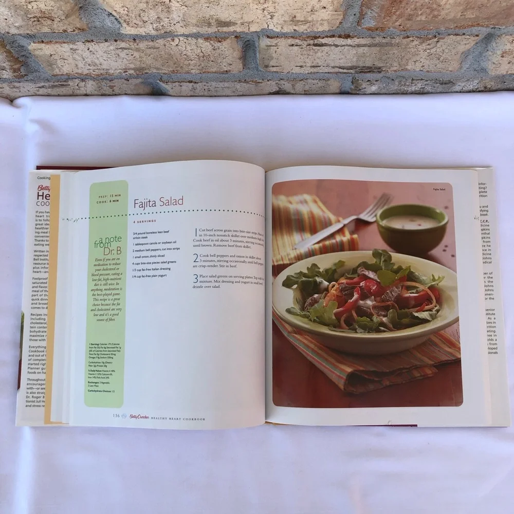 Vintage 2005 Betty Crocker Heart Healthy Cookbook Hard‎ Cover Book